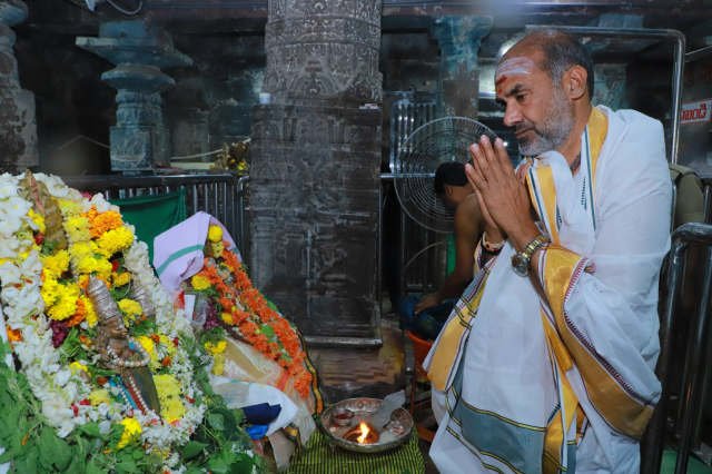 శ్రీ భీమేశ్వర స్వామిని దర్శించుకుని ప్రత్యేక పూజలు నిర్వహించిన ప్రభుత్వ విప్
