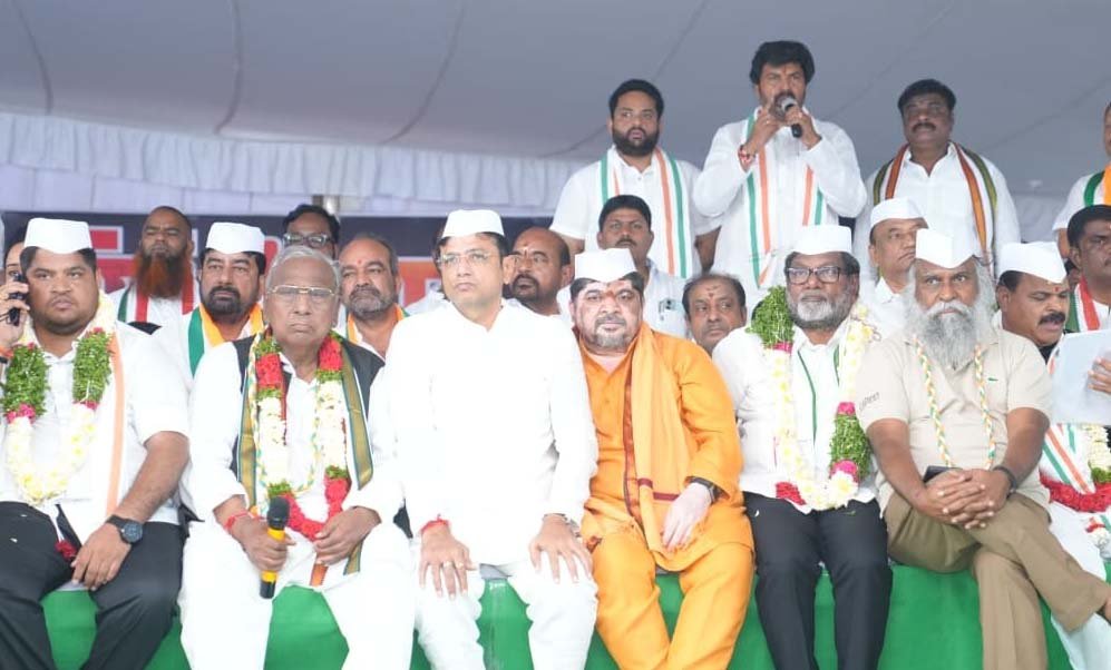కేసీఆర్ రాజీనామా చేయాలి: మంత్రులు పొన్నం ప్రభాకర్, శ్రీధర్బాబు