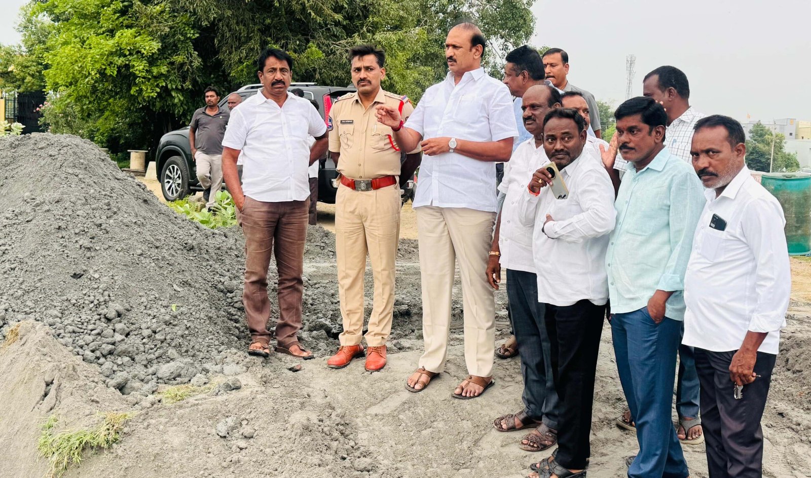 భక్తులకు ఇబ్బందులు లేకుండా చర్యలు తీసుకోవాలి: సుడా మాజీ చైర్మన్ కోమటిరెడ్డి నరేందర్రెడ్డి