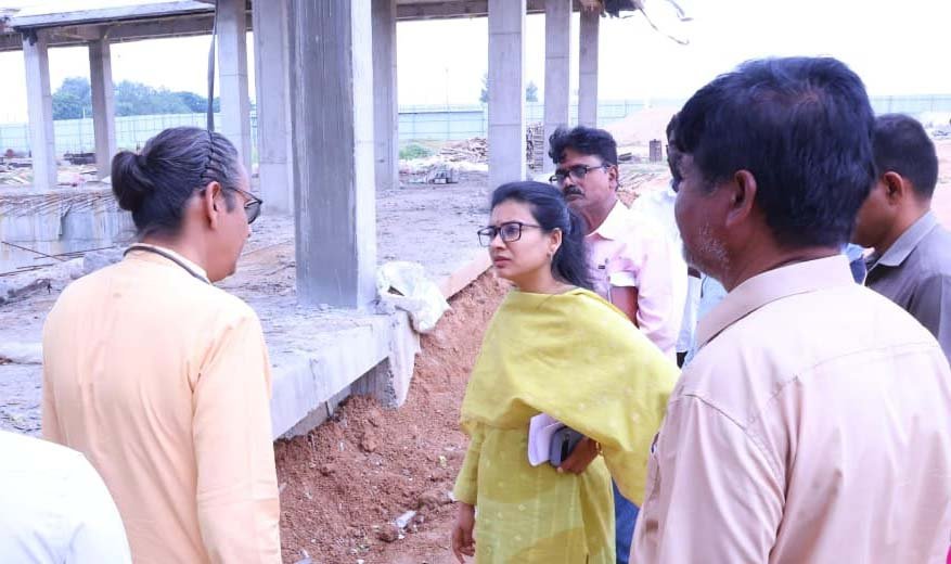 రాజన్న ఆలయ పనులు వేగంగా పూర్తి చేయాలి: జిల్లా కలెక్టర్ గరిమ అగ్రవాల్