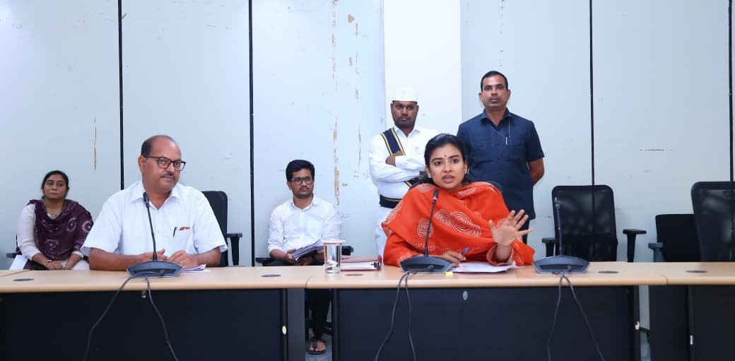 రీ సర్వేలో భూముల వివరాలు కచ్చితంగా నమోదు చేయాలి: జిల్లా కలెక్టర్ గరిమ అగ్రవాల్