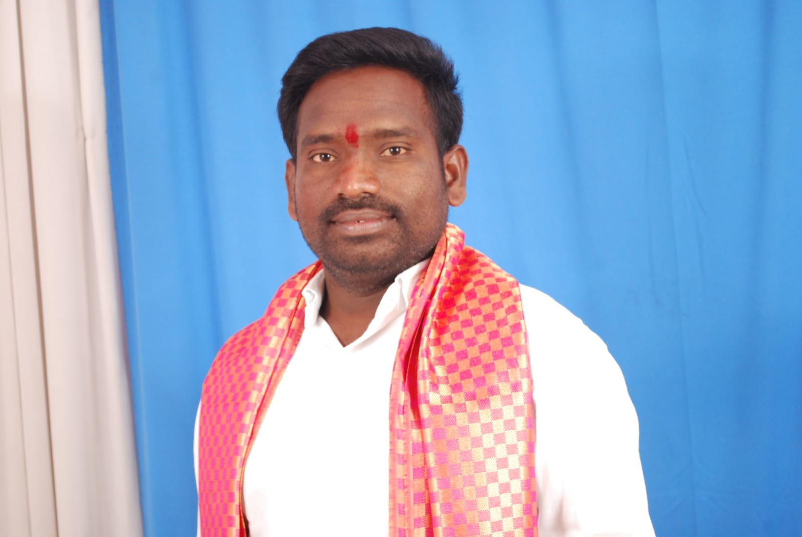 ఉపాధ్యాయుడిపై ప్రభుత్వ భూకబ్జాపై చర్యలు తీసుకోవాలి: గ్రామస్తుడు బిగుళ్ళ బాబు.