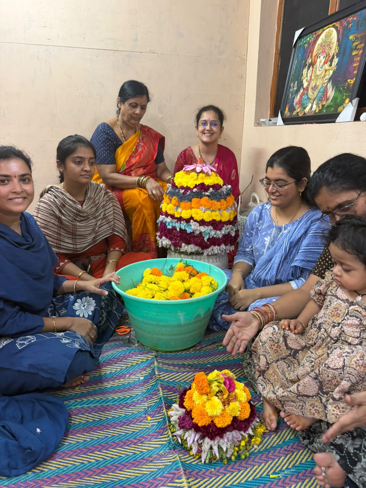 బిజెపి నేత రామకృష్ణ ఇంట్లో బతుకమ్మ వేడుకలు