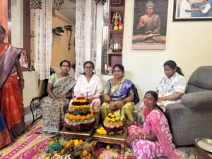 బీజేపీ కౌన్సిలర్ ఇంట్లో విమలక్క బతుకమ్మ సందడి!