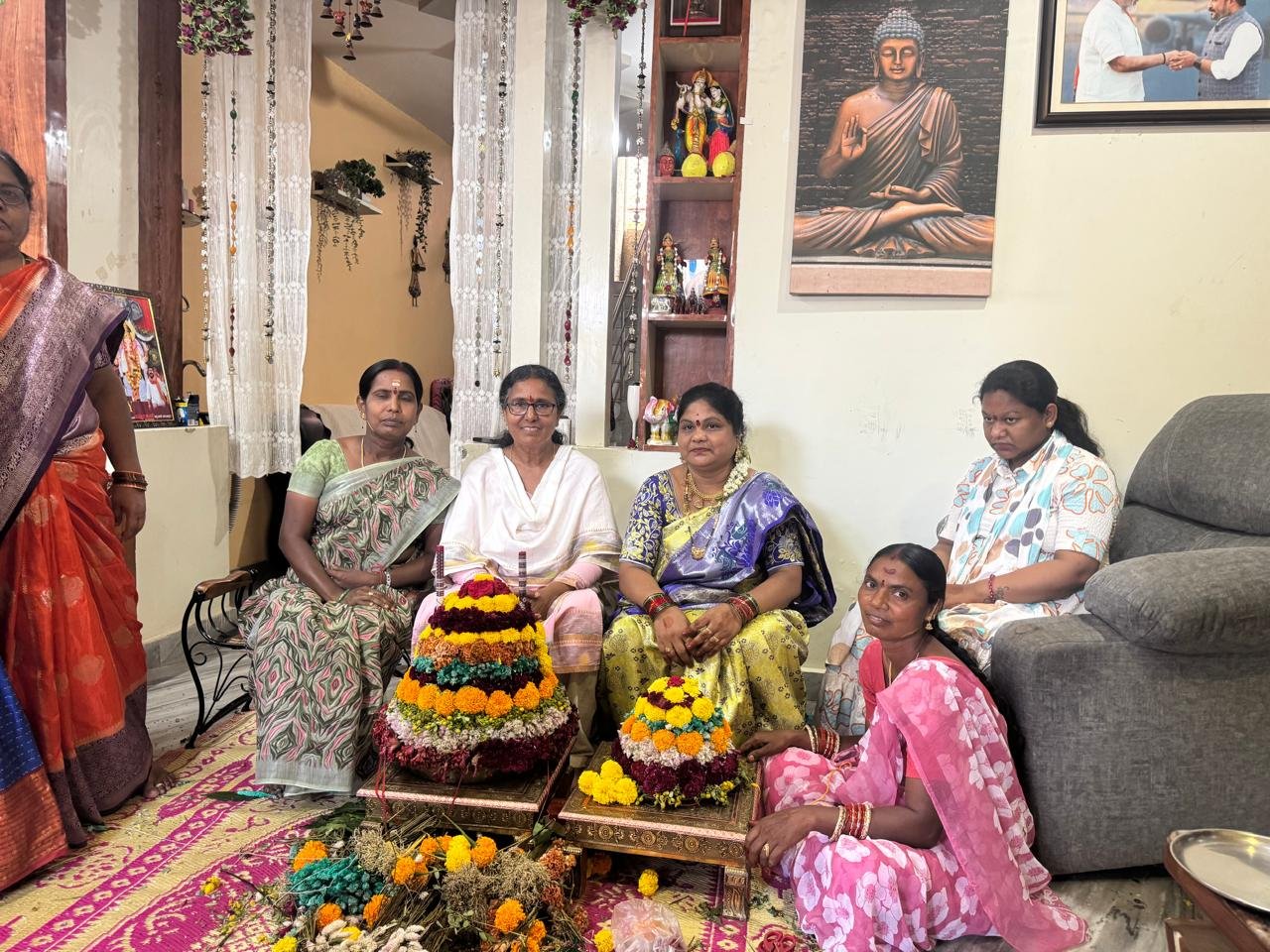 బీజేపీ కౌన్సిలర్ ఇంట్లో విమలక్క బతుకమ్మ సందడి!