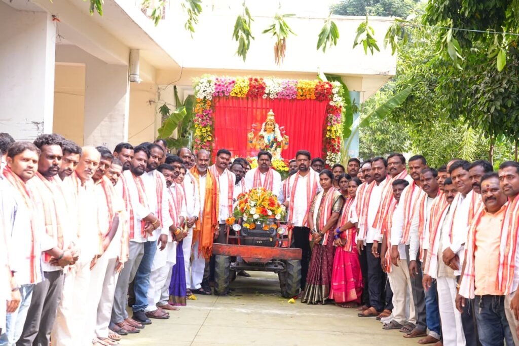 మూలవాగులో కొలువుదీరిన గౌరీదేవి!