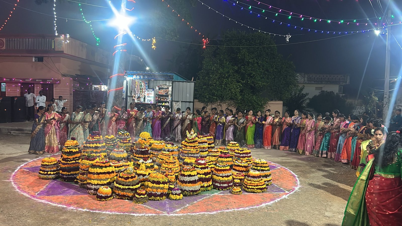 అంగరంగ వైభవంగా సద్దుల బతుకమ్మ సంబరాలు!